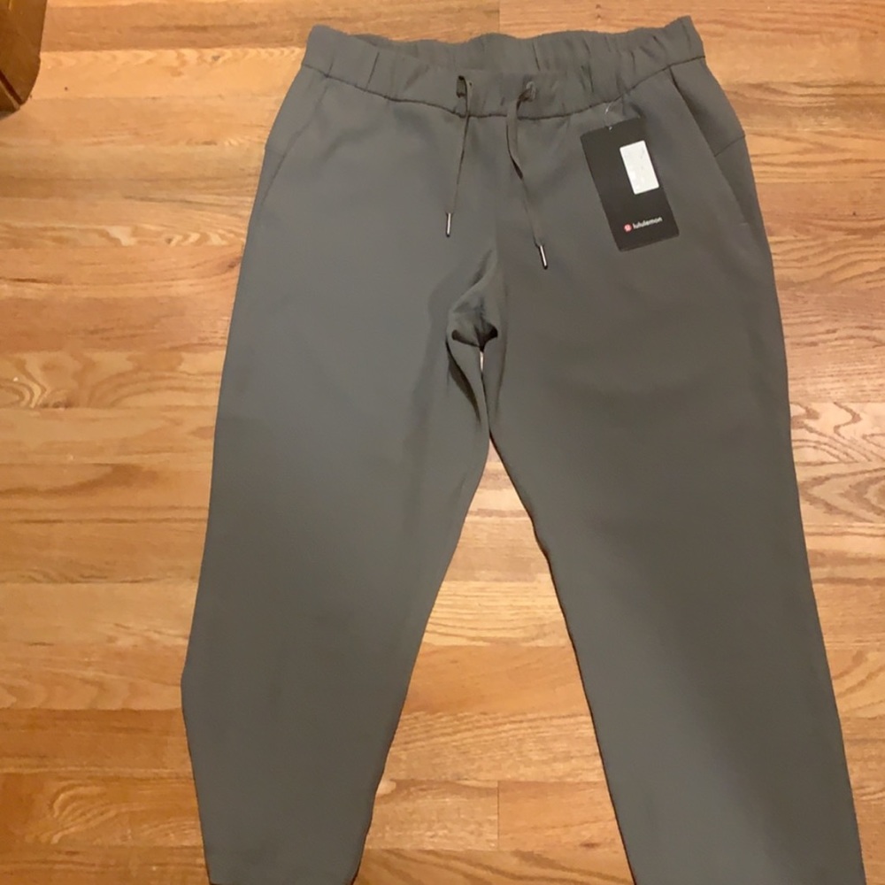 Lululemon On the Fly crops